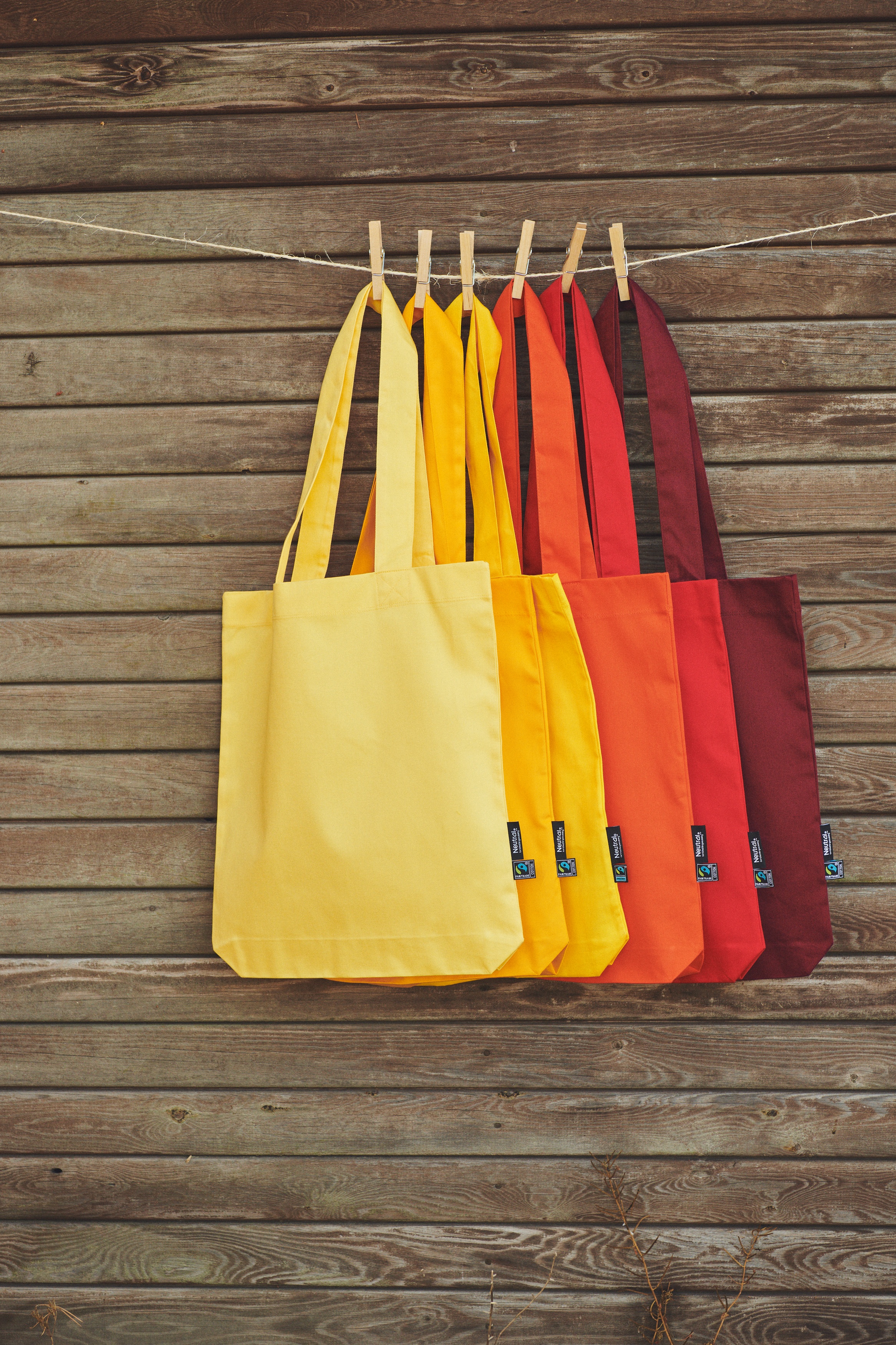 NEUTRAL BAGS RED SCALE